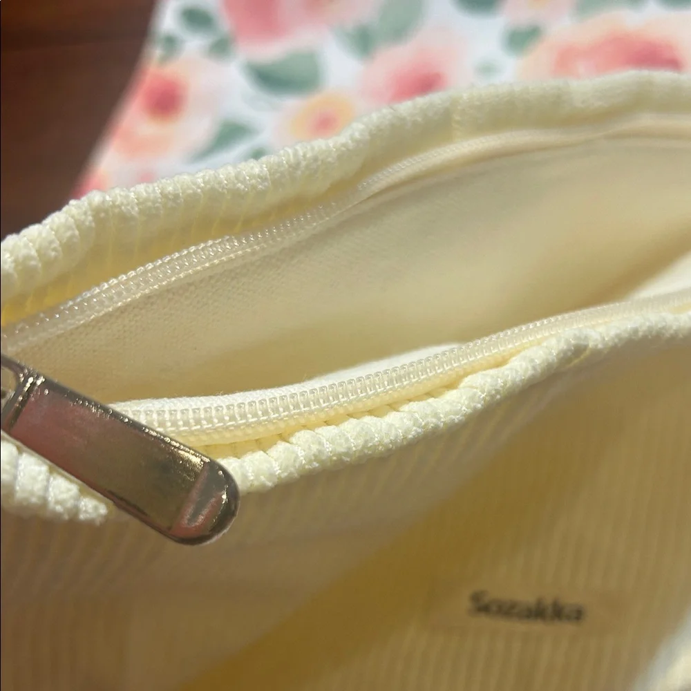 💥 2/$10 Sozakka cream colored corduroy cosmetic bag